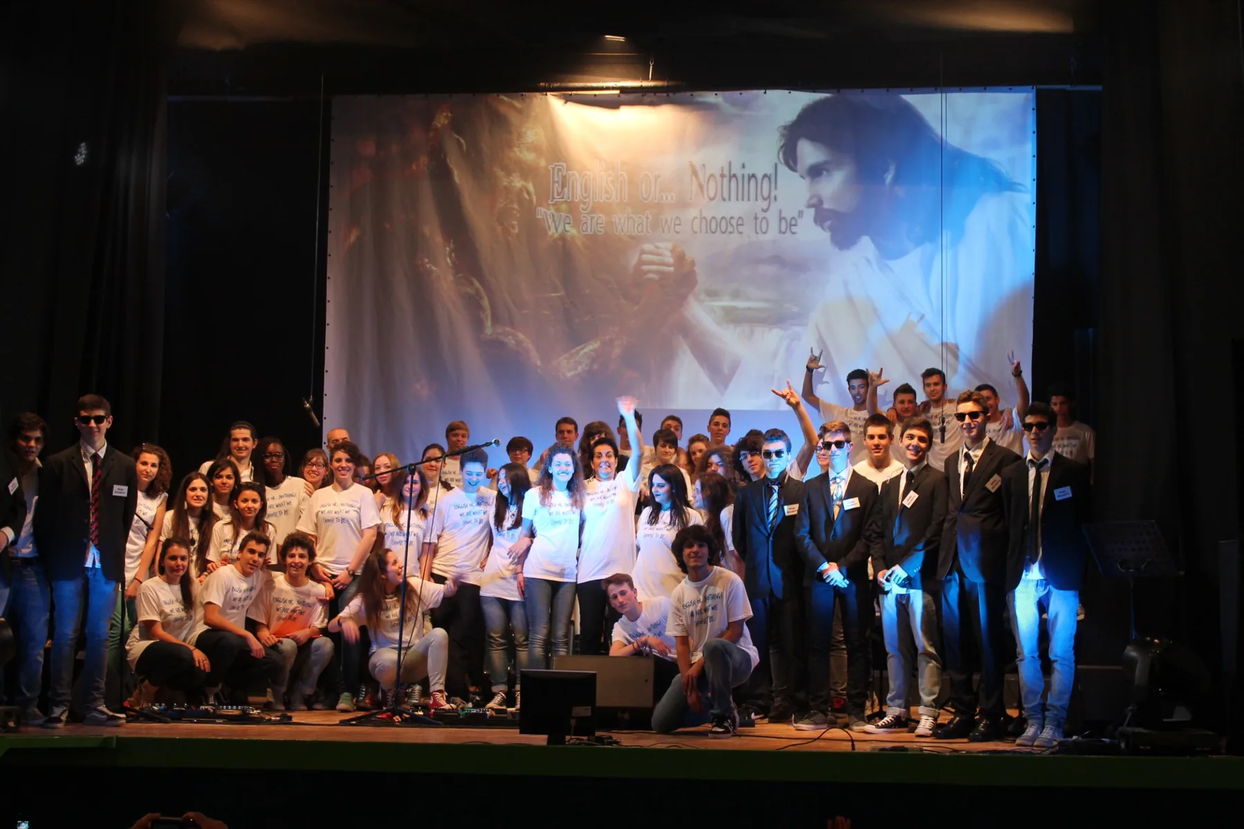 Foto di gruppo al termine della prima edizione di English or Nothing nel 2013